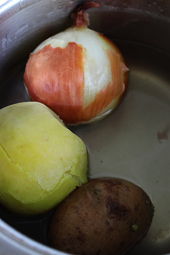 Народное средство из яблока, картофеля и лука от кашля