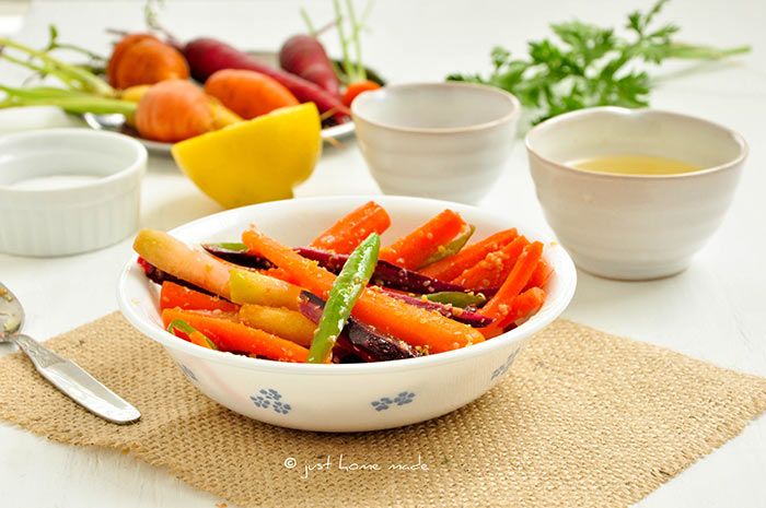 Индийские хрустящие маринованные морковные палочки